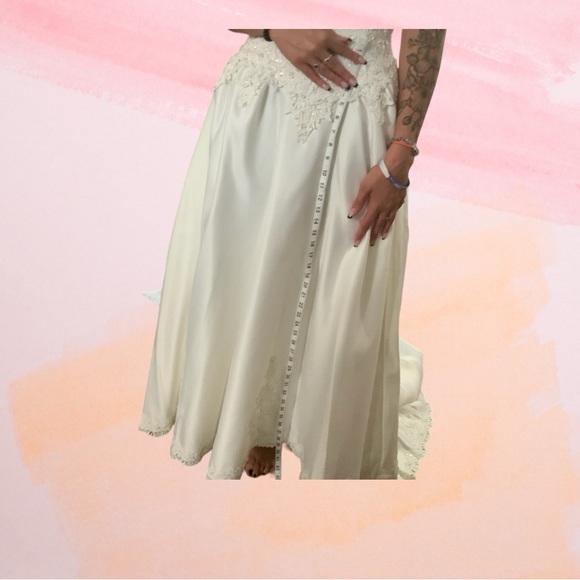Beautiful Satin & Lace Soft White Wedding Dress with Catherdral Train Size 12 - Picture 9 of 11